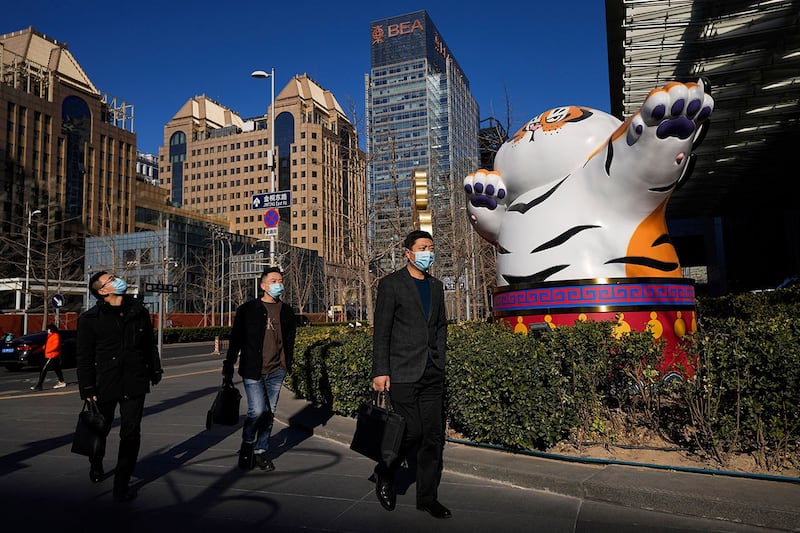 房地产专家估计楼市不会强力反弹,更多人仍将持观望态度。图为,北京商务中心区。(美联社)